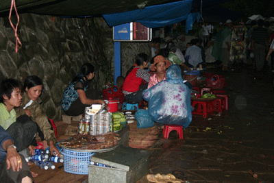 Đêm lán trọ dưới chân Nghĩa Lĩnh  - 2