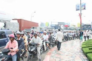 Xe container cán hai phụ nữ, một người chết - 1 Xe container cán hai phụ nữ, một người chết - 1