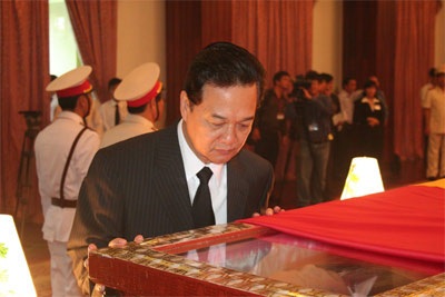 Hàng chục nghìn người viếng cố Thủ tướng Võ Văn Kiệt - 9 Hàng chục nghìn người viếng cố Thủ tướng Võ Văn Kiệt - 9