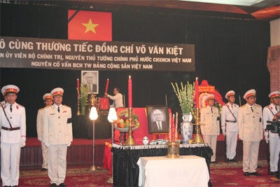 Hàng chục nghìn người viếng cố Thủ tướng Võ Văn Kiệt - 2