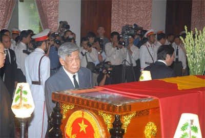 Hàng chục nghìn người viếng cố Thủ tướng Võ Văn Kiệt - 7 Hàng chục nghìn người viếng cố Thủ tướng Võ Văn Kiệt - 7