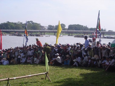 Vỡ đầu vì đua Trãi - 1 Vỡ đầu vì đua Trãi - 1