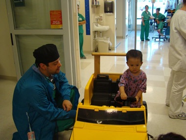 Phùng Thiện Nhân - Viết tiếp câu chuyện cổ tích trên đất Mỹ - 2