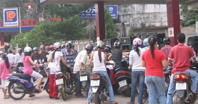 Nháo nhác vì tin đồn xăng tăng giá  - 3 Nháo nhác vì tin đồn xăng tăng giá  - 3