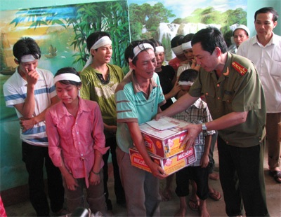 Bạch Hà nấc nghẹn trong tiếng khóc! - 3 Bạch Hà nấc nghẹn trong tiếng khóc! - 3