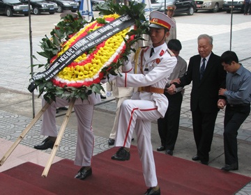 Lễ viếng Thượng tướng, Giáo sư Hoàng Minh Thảo - 1