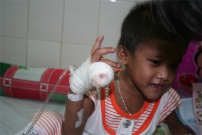 Bé Hảo tập đi và hồn nhiên cười đùa - 9