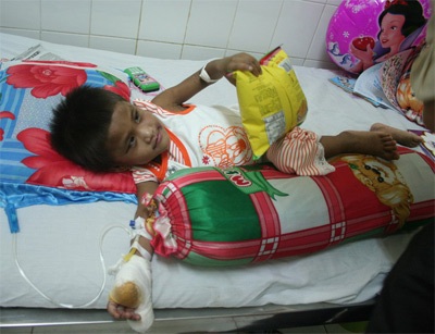 Bé Hảo tập đi và hồn nhiên cười đùa - 10