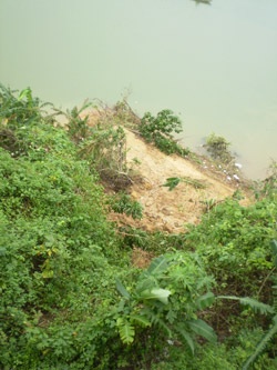 Ngày đêm đội mưa gió để thông tuyến đường sắt - 1 Ngày đêm đội mưa gió để thông tuyến đường sắt - 1