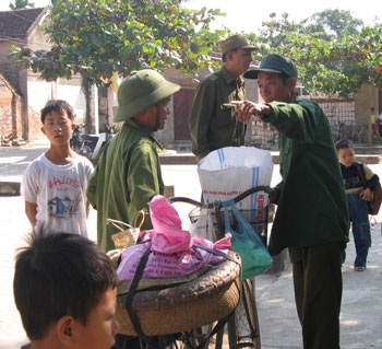 Đột kích thôn “tiêu chảy” - 1
