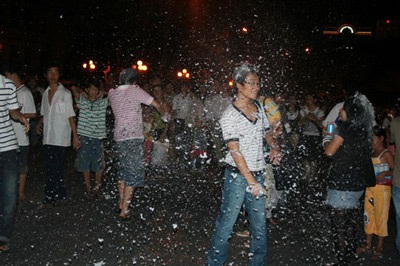 TPHCM rực rỡ sắc màu đêm Giáng sinh - 4 TPHCM rực rỡ sắc màu đêm Giáng sinh - 4