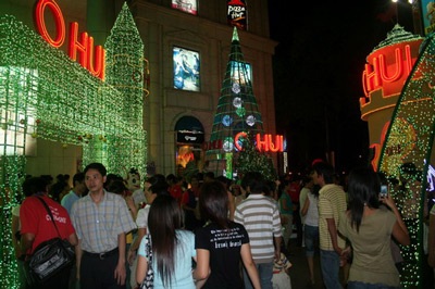 TPHCM rực rỡ sắc màu đêm Giáng sinh - 2 TPHCM rực rỡ sắc màu đêm Giáng sinh - 2