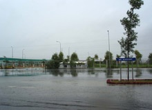 Hà Nội: Mưa rất to, đường ngập cục bộ - 1