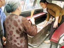 Tin thêm về vụ 3 hài nhi bị vứt ở hồ Giảng Võ - 1 Tin thêm về vụ 3 hài nhi bị vứt ở hồ Giảng Võ - 1