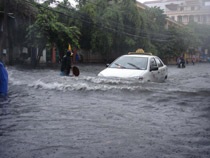 Hà Nội: Mưa rất to, đường ngập cục bộ - 4