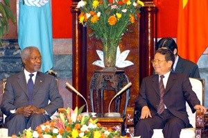 Chủ tịch Trần Đức Lương tiếp Tổng thư ký Liên hợp quốc Kofi Annan - 4 Chủ tịch Trần Đức Lương tiếp Tổng thư ký Liên hợp quốc Kofi Annan - 4