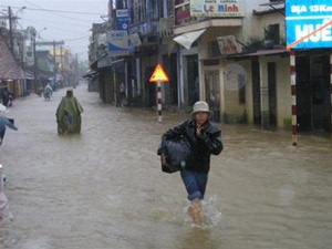Bão đổ bộ vào Huế, Đà Nẵng - 1