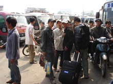 “Lặc lè” những chuyến xe rời bến Giáp Bát - 1