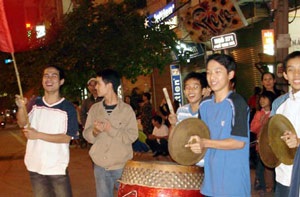 Vỡ oà chiến thắng - 3 Vỡ oà chiến thắng - 3