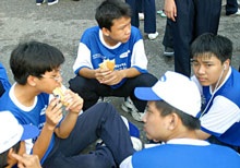 Đi bộ vì trẻ em nghèo hiếu học - 1