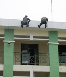 Tổng diễn tập chống khủng bố và giải thoát con tin - 1 Tổng diễn tập chống khủng bố và giải thoát con tin - 1