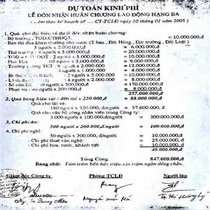 Lễ đón huân chương "giá" 847 triệu đồng? - 1 Lễ đón huân chương "giá" 847 triệu đồng? - 1