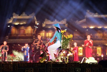 Đêm lung linh sắc màu văn hoá - 8 Đêm lung linh sắc màu văn hoá - 8