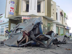 Xe chở bình gas nổ tan tành, 3 người chết tại chỗ - 1