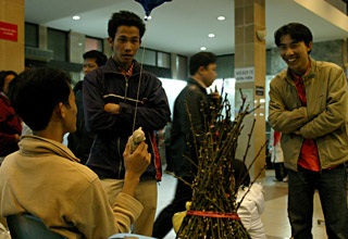 Sân ga đêm cuối năm - 4 Sân ga đêm cuối năm - 4