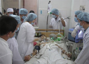 Gia đình nạn nhân Lê Hoàng Nam căng thẳng chờ tin người thân - 1