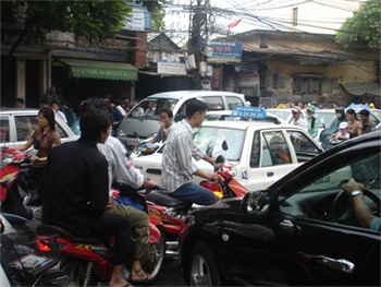 Hà Nội: Tắc đường “đồng bộ” và nghiêm trọng - 2