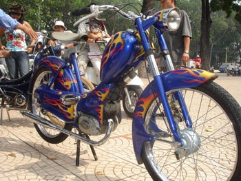 Mobylette đồng hành cùng mũ bảo hiểm - 8