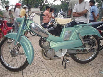 Mobylette đồng hành cùng mũ bảo hiểm - 6