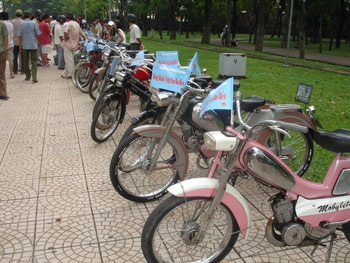 Mobylette đồng hành cùng mũ bảo hiểm - 9