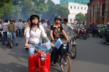 Mobylette đồng hành cùng mũ bảo hiểm - 3