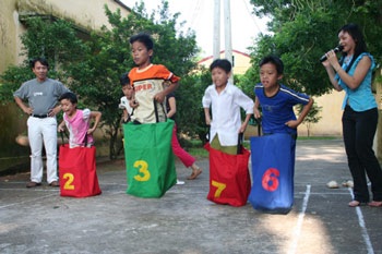 Niềm vui trung thu cho trẻ mồ côi - 8 Niềm vui trung thu cho trẻ mồ côi - 8