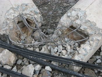 7 cột điện tự gẫy - 1