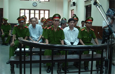 Khai mạc phiên tòa xét xử các “sếp” PMU18 - 2 Khai mạc phiên tòa xét xử các “sếp” PMU18 - 2