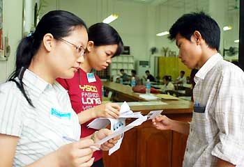 Chùm ảnh ngày đầu tiên thi đại học - 8