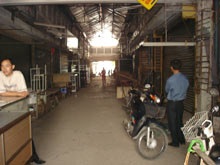 Gần 300 tiểu thương chợ Việt Hưng bãi thị - 1