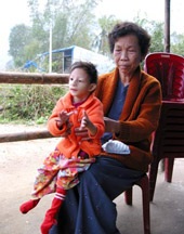 Xóm "tâm thần" - 1