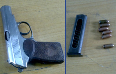 Bắt đối tượng dí súng đe doạ đối thủ - 1