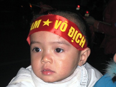 Ào ra đường mừng chiến thắng trong đêm Noel - 14