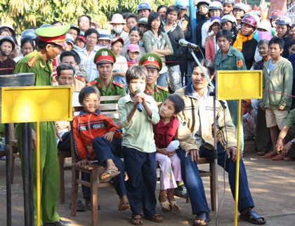 Những hình ảnh day dứt tại phiên xử vụ bạo hành cháu Hảo - 13