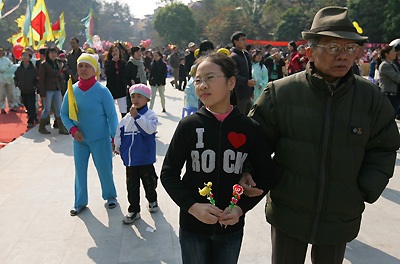 Gò Đống Đa khai hội trong tiết xuân đẹp - 10