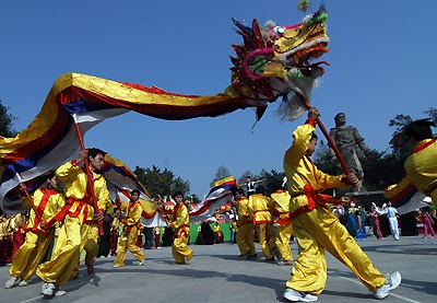 Gò Đống Đa khai hội trong tiết xuân đẹp - 3