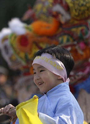 Gò Đống Đa khai hội trong tiết xuân đẹp - 2