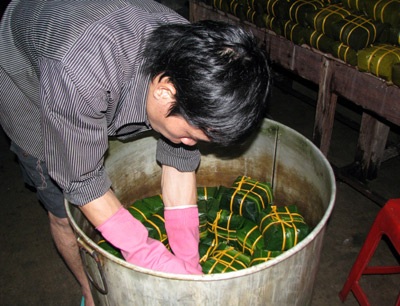 Bánh chưng thành Vinh hối hả những mẻ cuối - 3