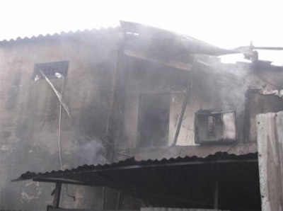 Cháy lớn tại phố Nguyên Hồng - 3 Cháy lớn tại phố Nguyên Hồng - 3