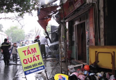 Cháy lớn tại phố Nguyên Hồng - 6 Cháy lớn tại phố Nguyên Hồng - 6